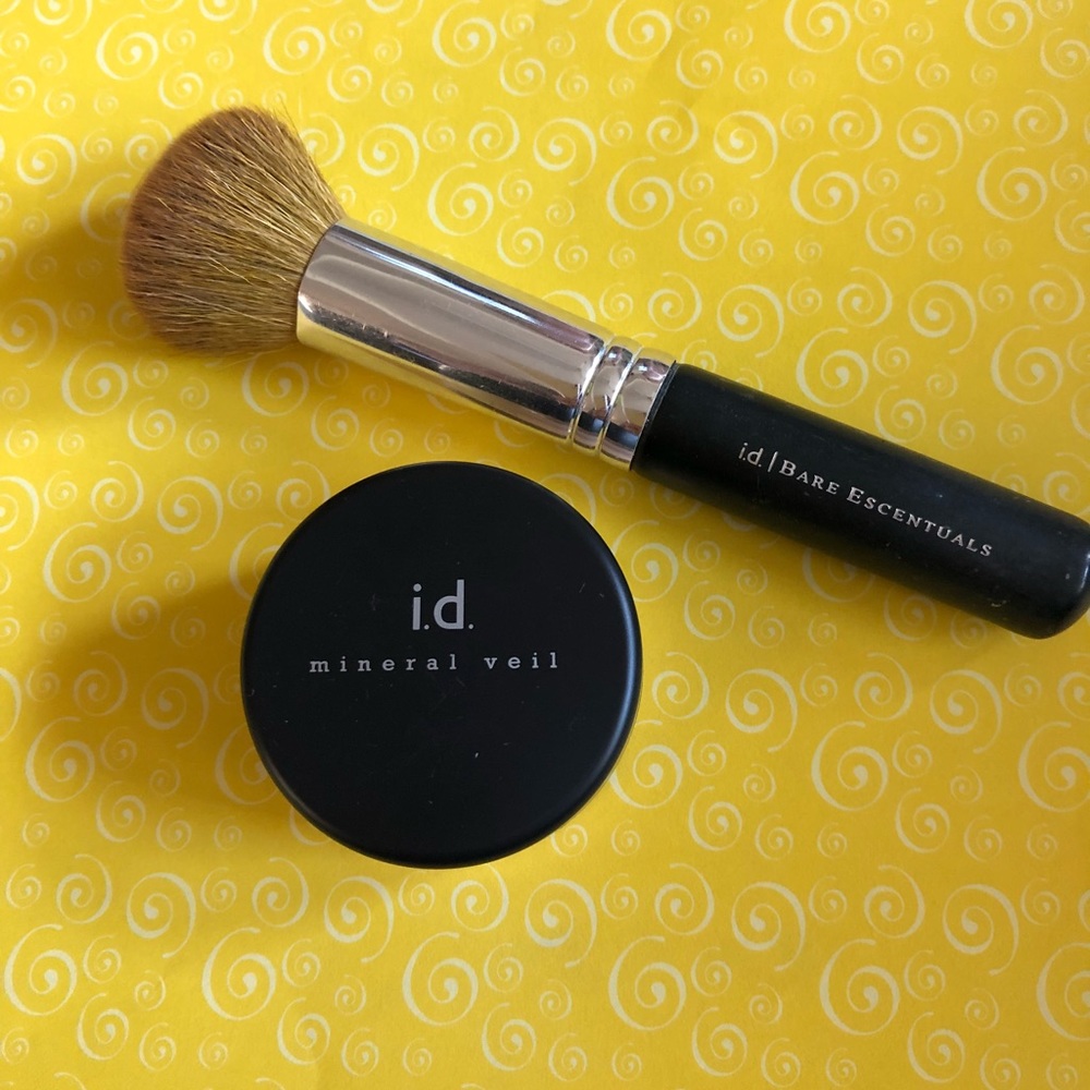 I.d. Bare Escentuals Mineral Veil and Brush